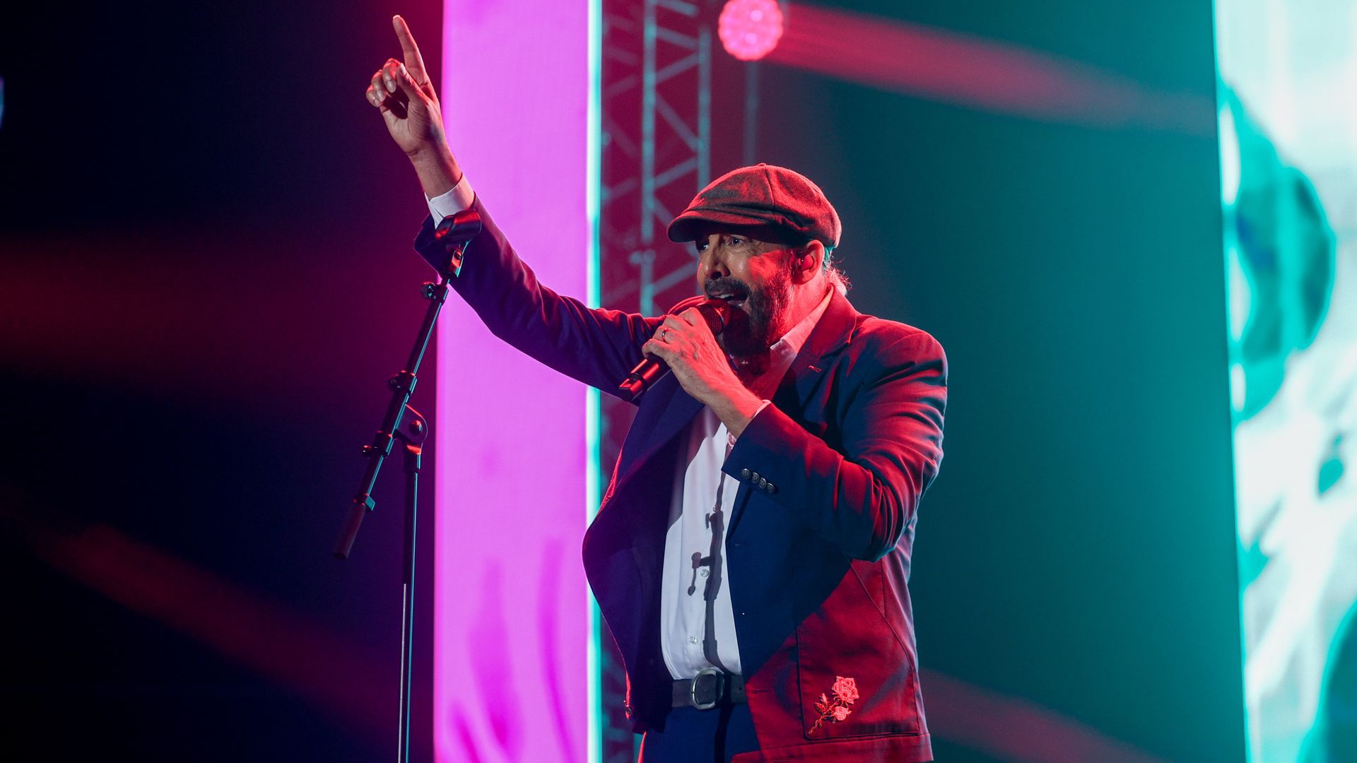 El cantante Juan Luis Guerra, durante su actuación en el Wizink Center en 2024