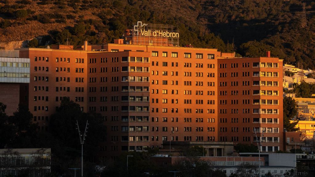 El juez rechaza los recursos de los padres acusados de maltratar a su bebé en Barcelona y los mantiene en prisión: pedían pruebas genéticas para explicar las lesiones