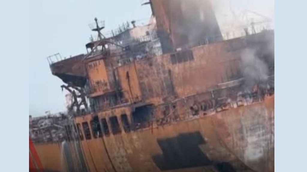 Irán ataca un petrolero de Kuwait afondado en el puerto de Dubái