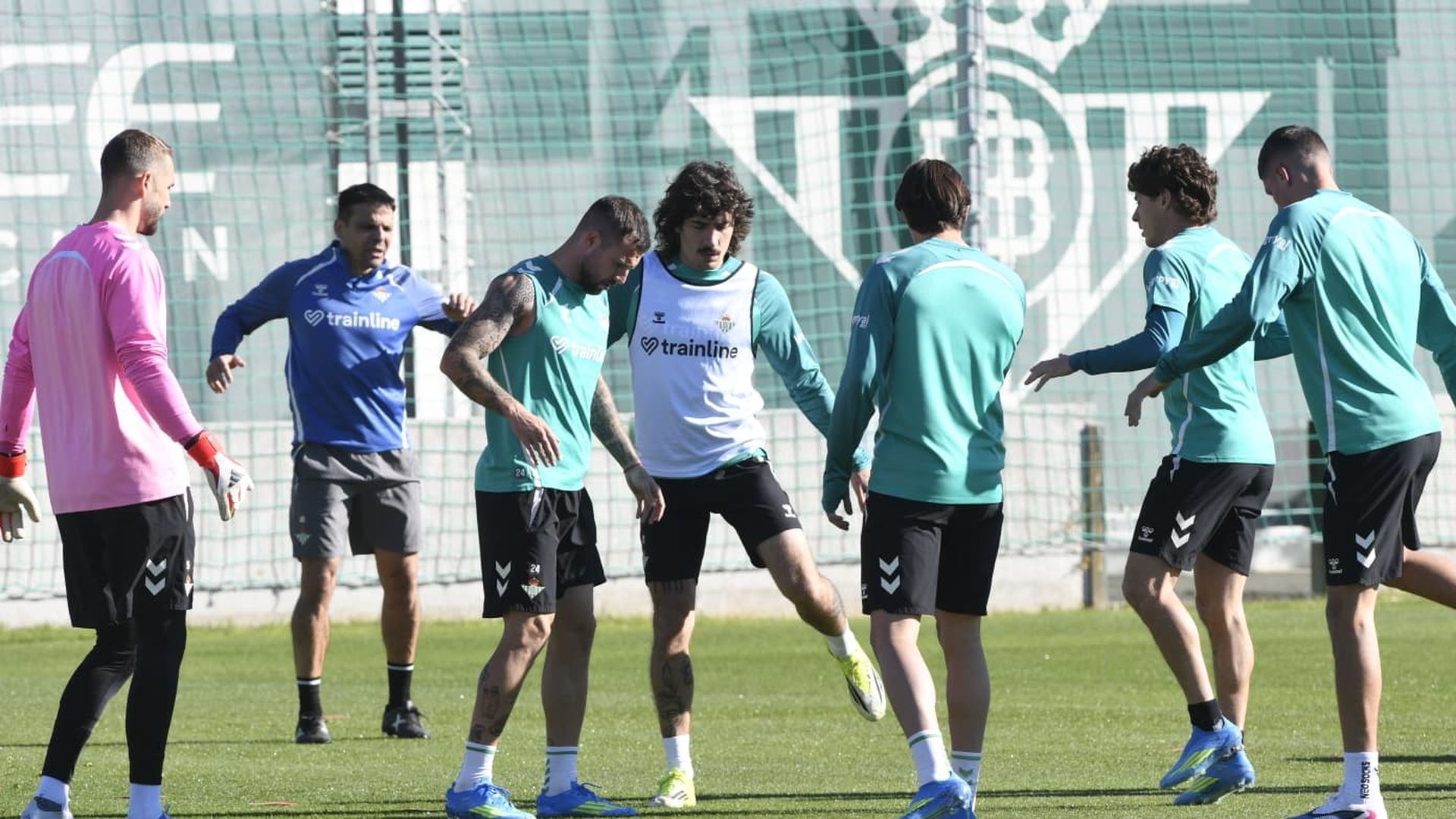 Héctor Bellerín y Aitor Ruibal, durante la sesión del Martes Santo