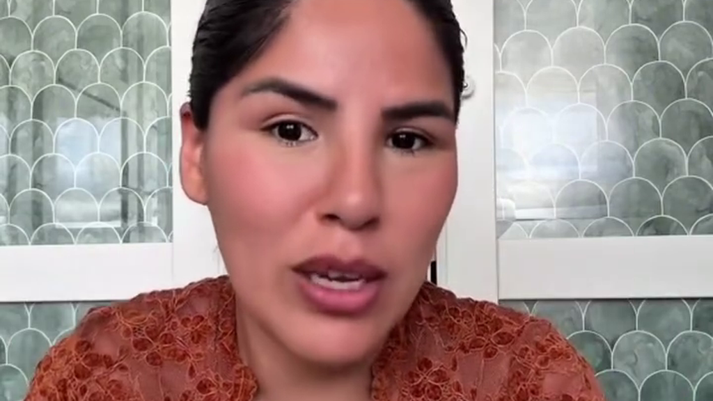 Isa Pantoja monta un parque de juegos en el jardín de su casa para su hijo Cairo