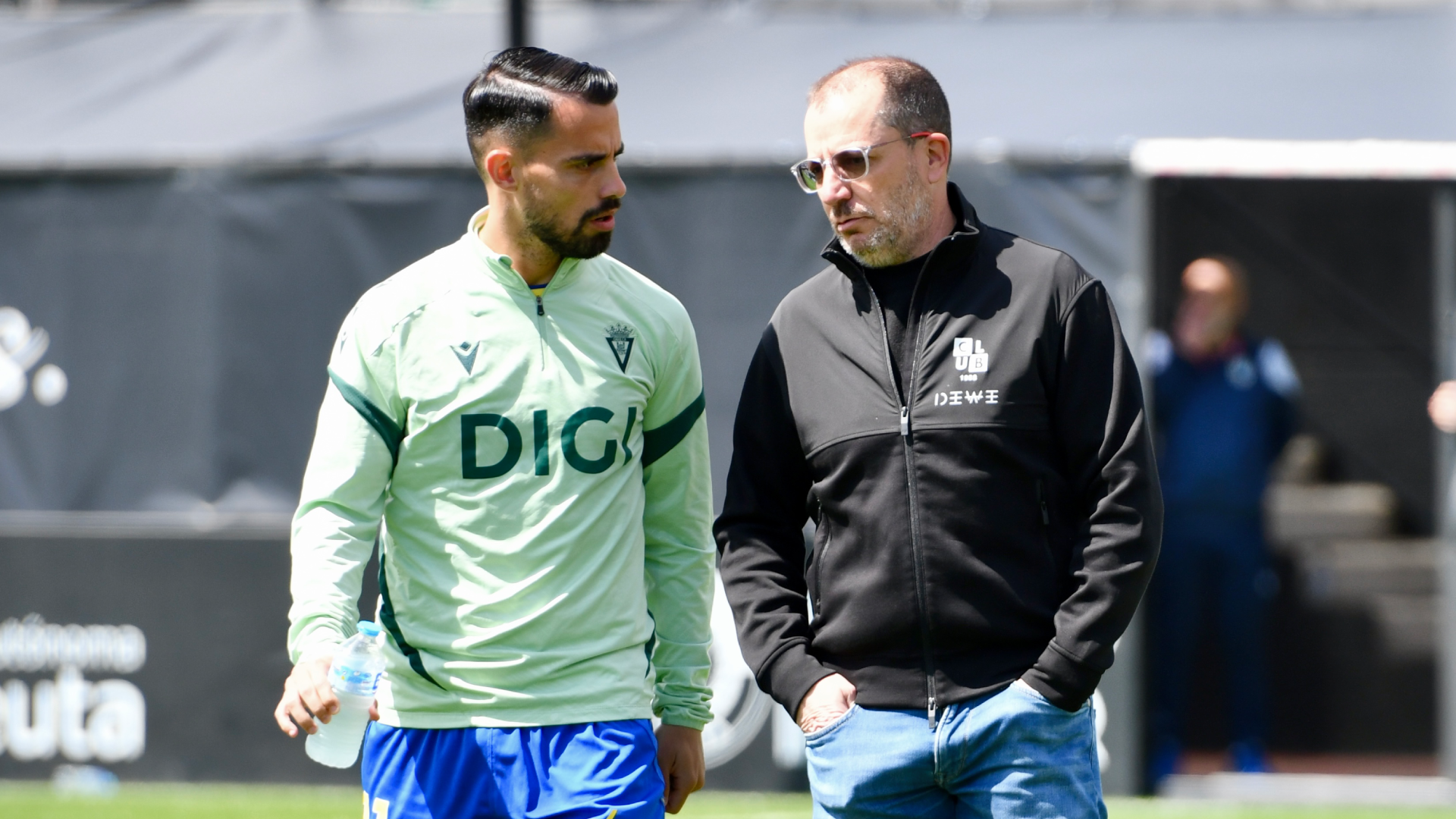 José Juan Romero y Suso charlan antes del Ceuta-Cádiz