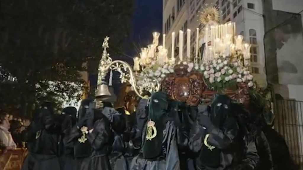 La Hermandad de mujeres que saca a la Virgen de la Esperanza de procesión el Ferrol: "Fue una lucha"