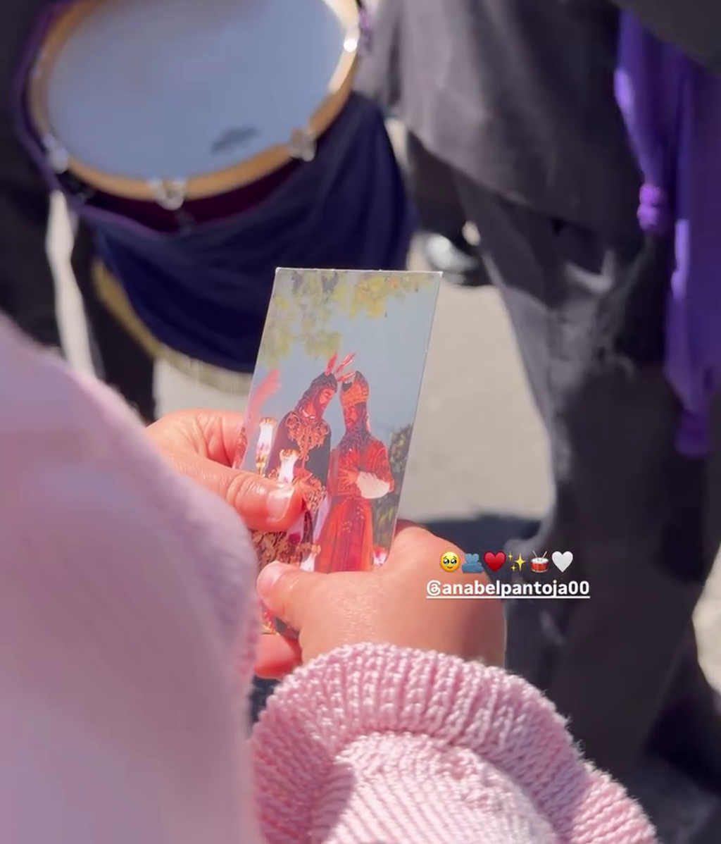 La hija de Anabel Pantoja, con una estampita