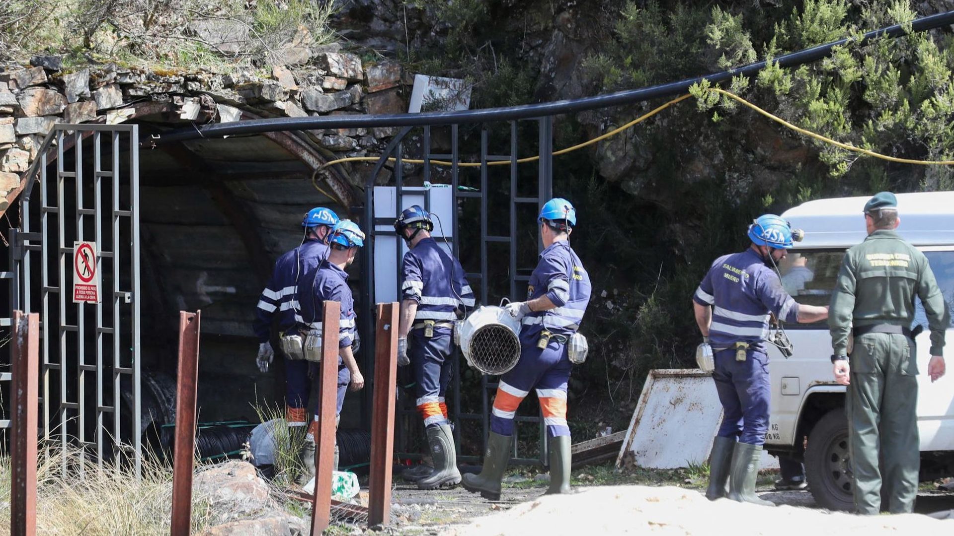 La Policía Judicial accede a la mina de Cerredo para inspeccionar el lugar de la explosión