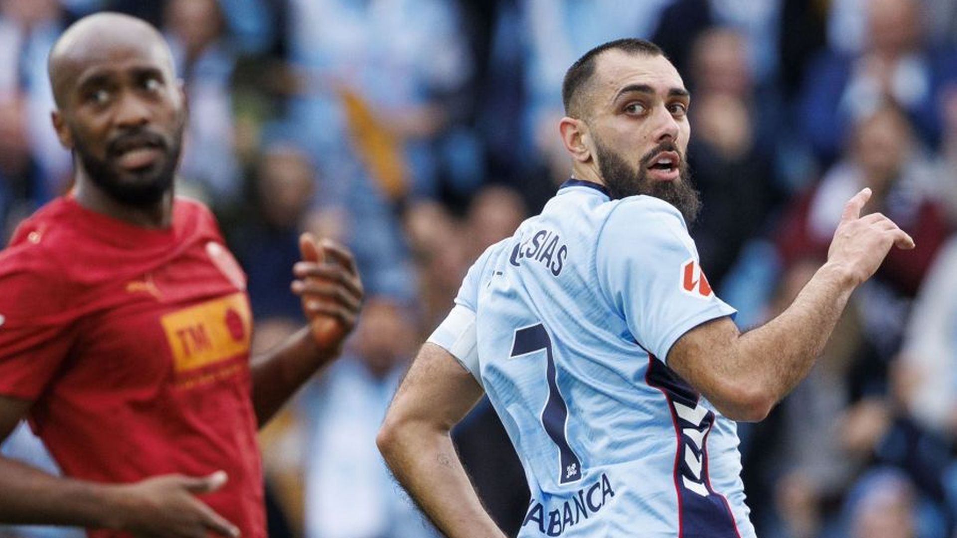 Lance entre Borja Iglesias y Foulquier en Balaídos