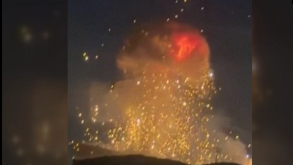 Las imágenes del último ataque de EEUU contra Irán: Trump publica la explosión de un búnker de munición en Isfahán