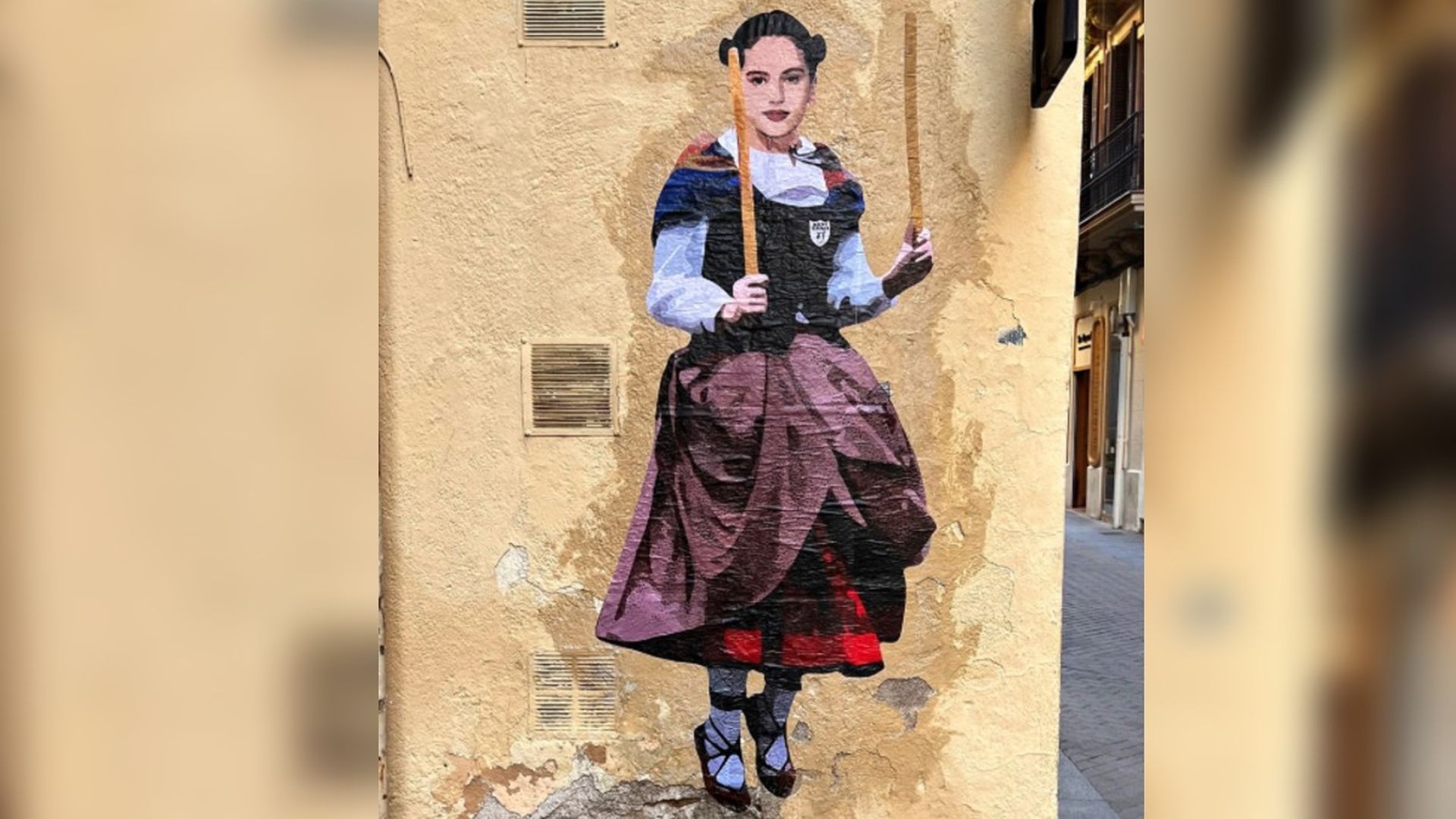 LKN elige a Rosalía para su serie 'Dantzaris' por la fusión de lo contemporáneo y lo tradicional LKN elige a Rosalía para su serie 'Dantzaris' por la fusión de lo contemporáneo y lo tradicional