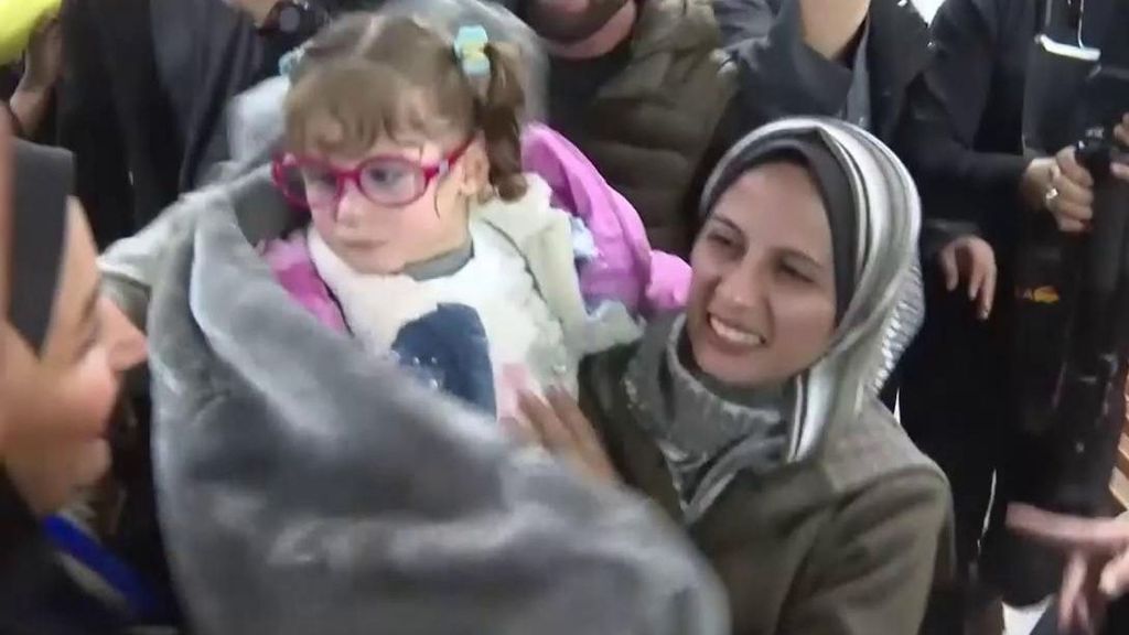 Los bebés que vuelven a Gaza vivos tres años después para ver a sus madres