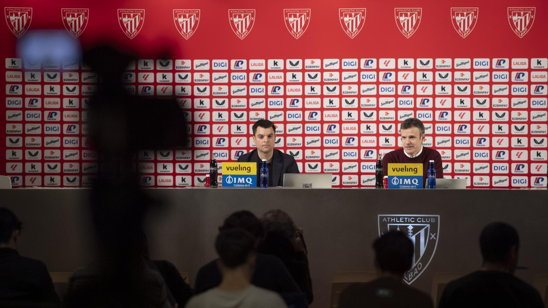 Mikel González y Jon Uriarte, ante la prensa en San Mamés