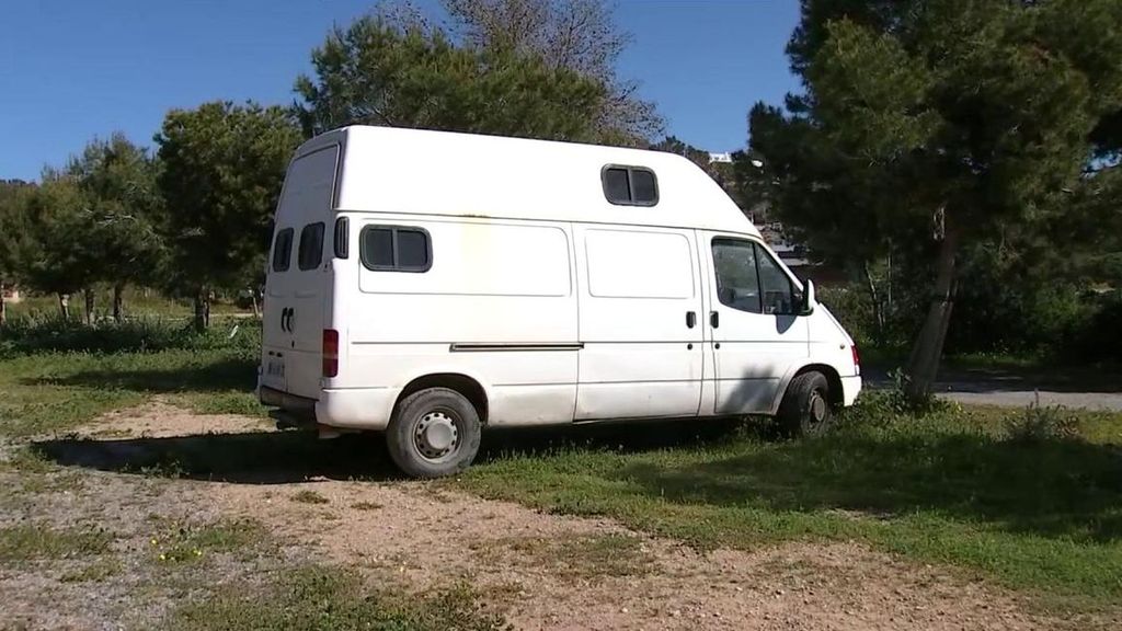 Multas de hasta 30.000 euros para quienes viven en autocaravanas por no poder pagar un alquiler en Ibiza