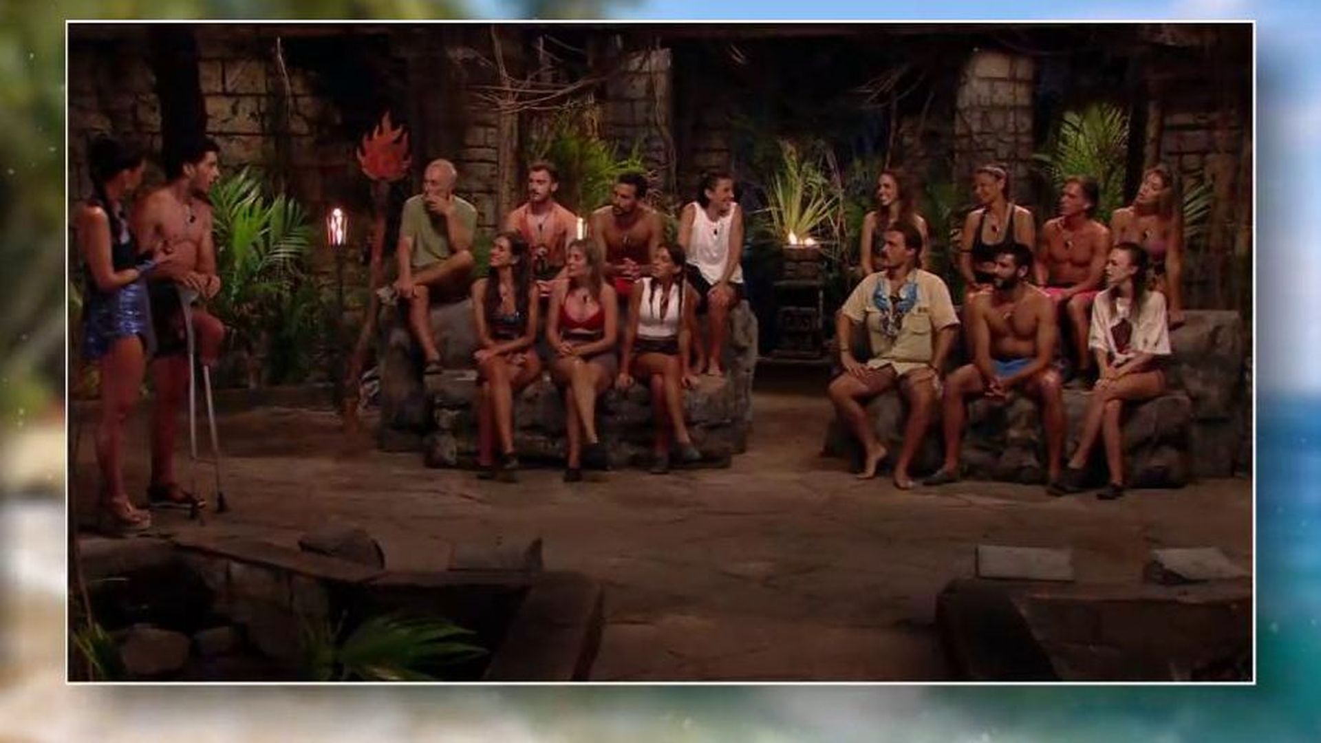 Alberto Ávila se reencuentra con sus compañeros en la palapa y les comunica la decisión que han tomado los médicos