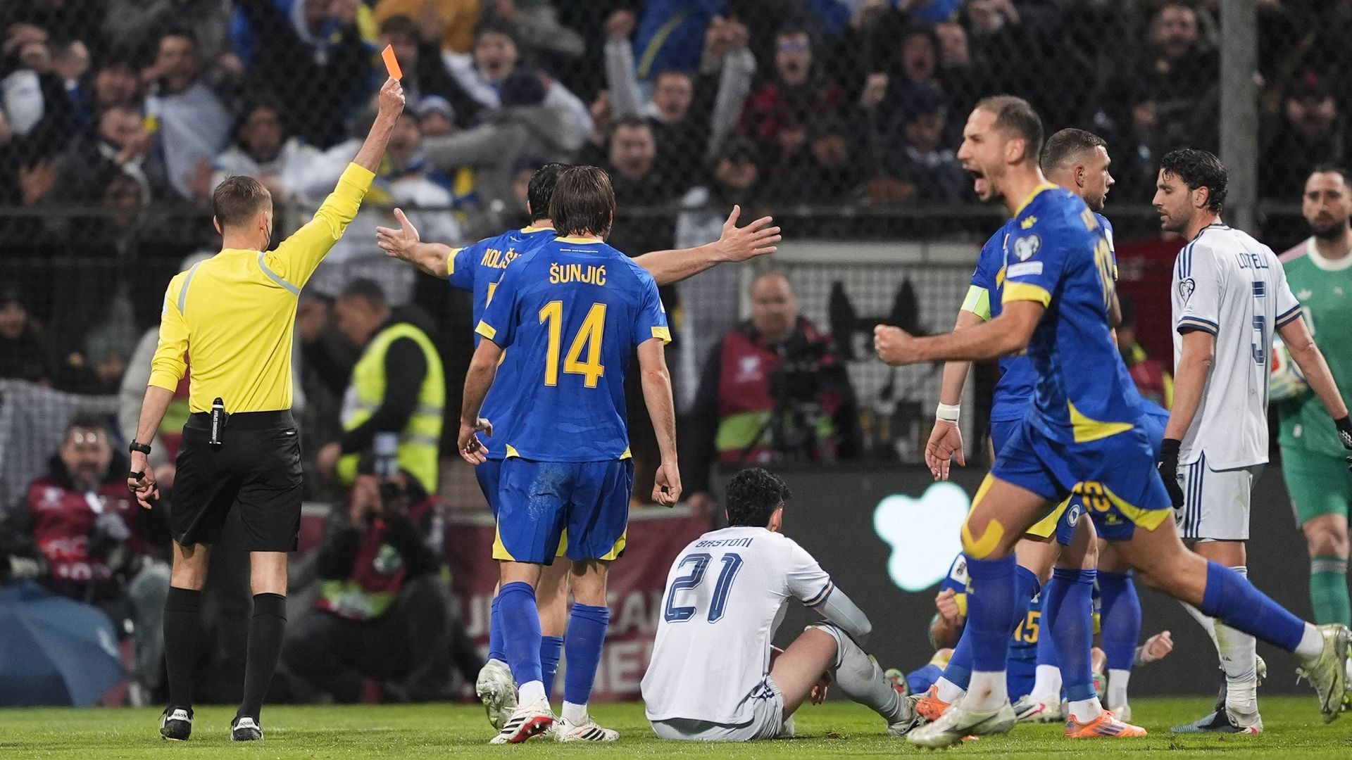 Bastoni, expulsado contra Bosnia y Herzegovina