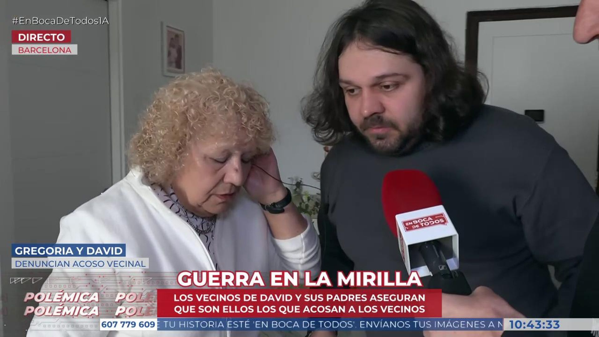 Los vecinos desmienten las agresiones que denuncian David y Gregoria en un piso de renta antigua en Barcelona: “Están enfermos”