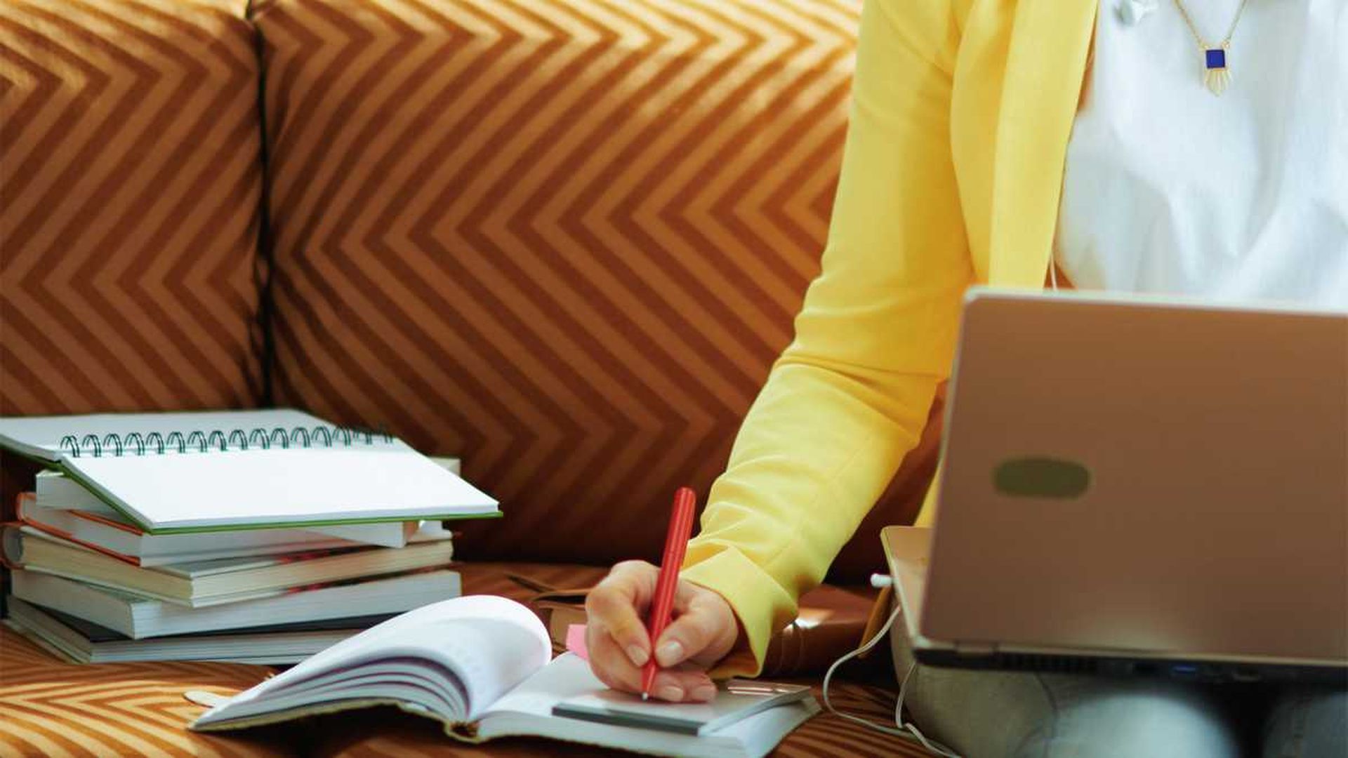 Deducciones para jóvenes por estudiar y trabajar Deducciones para jóvenes por estudiar y trabajar