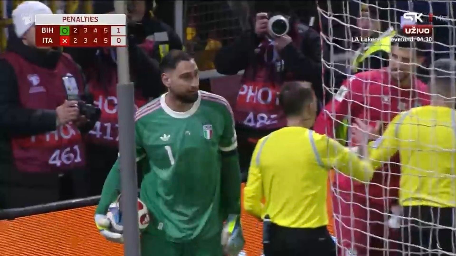 Donnarumma y Vasiljev, en la tanda de penaltis