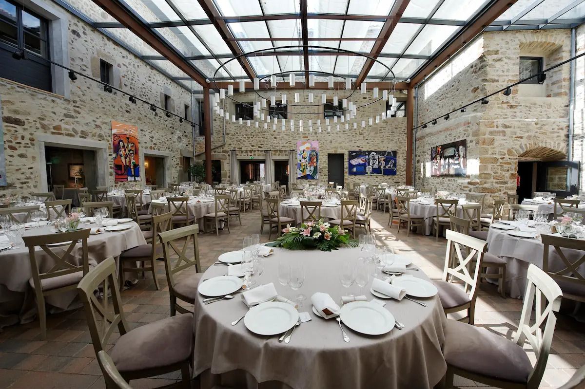 El antiguo claustro del convento de clausura acoge hoy el restaurante de 'Komentu Maitea'