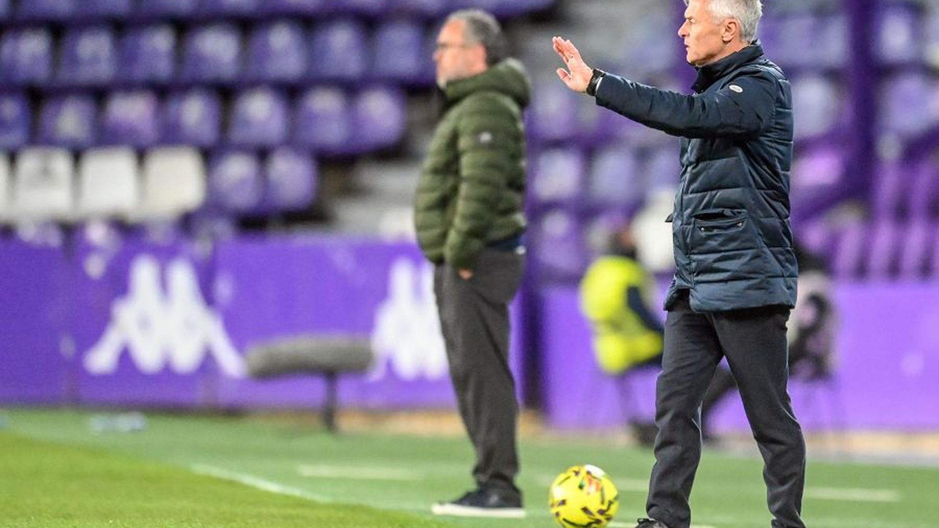 Fran Escribá, ante el Cádiz