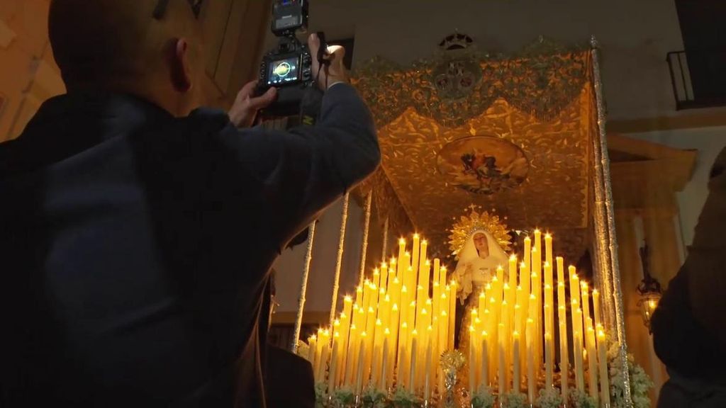 Juan Carlos Vázquez, el fotógrafo que captura las emociones de cada levantamiento de trono: Hay que buscar lo diferente"