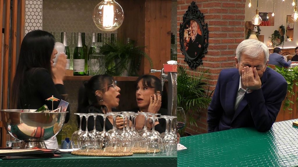 La confesión de un soltero deja en 'shock' a Carlos Sobera y todo el equipo de 'First Dates': "Me estás revolucionando el gallinero"