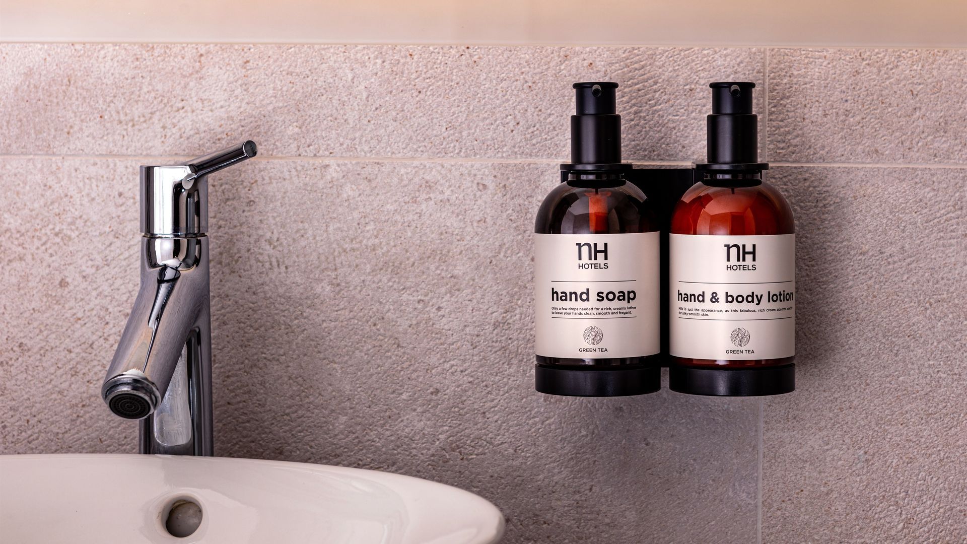 Los dispensadores sustituyen a los botes de un solo uso en las principales cadenas hoteleras