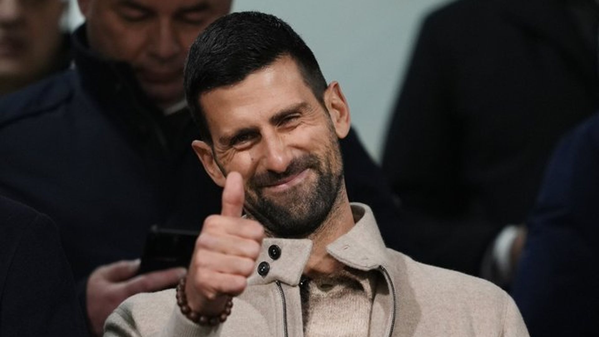 Novak Djokovic viendo el Bosnia - Italia en el estadio esta temporada Novak Djokovic viendo el Bosnia - Italia en el estadio esta temporada