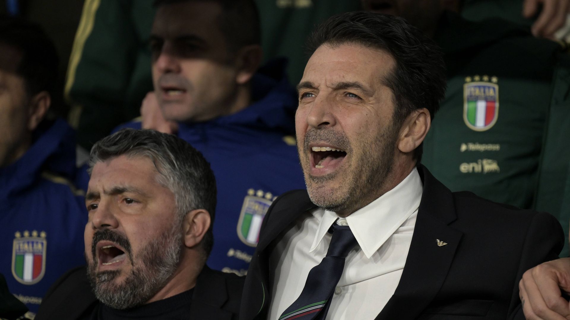 Buffon y Gattuso cantando el himno de Italia