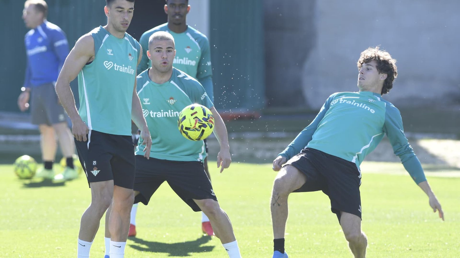 Marc Roca, Pablo García  y Riquelme, en la sesión del Jueves Santo