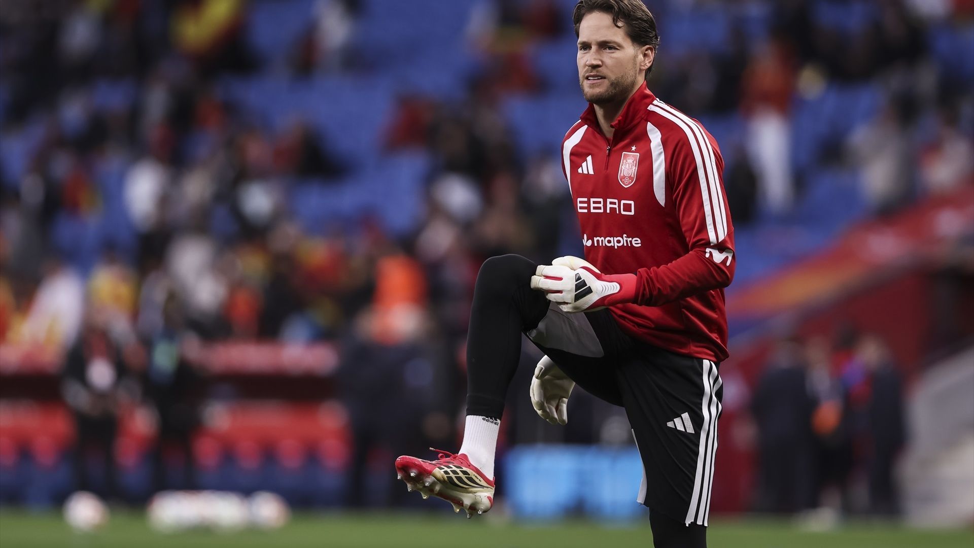 Álex Remiro calienta antes del España-Egipto Álex Remiro calienta antes del España-Egipto