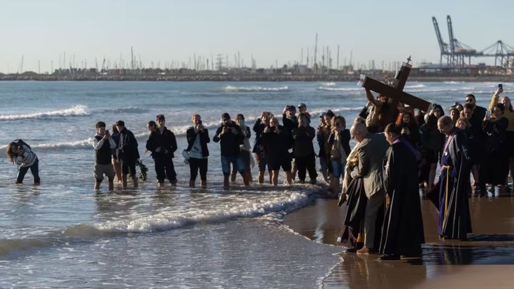 España se llena de procesiones de norte a sur: de Calanda a Sevilla pasando por Valencia y Madrid este Viernes Santo