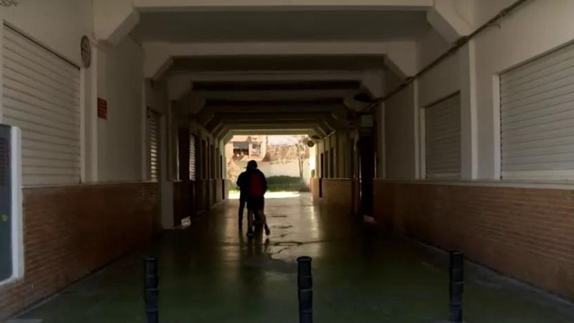 Hallan a un matrimonio fallecido en el interior de la ducha de su vivienda en Valencia: la mala combustión de la caldera, posible causa