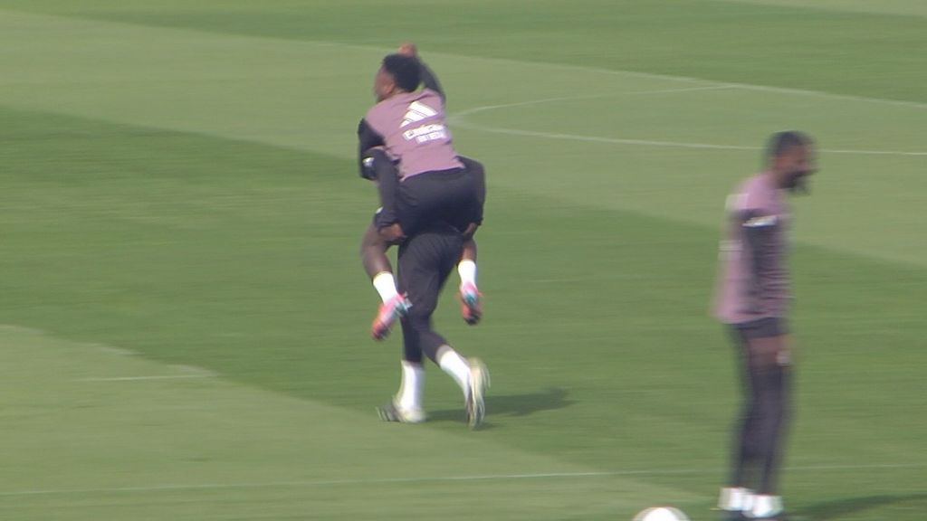 El caño de Vinicius a Trent que acaba celebrando por todo lo alto con Camavinga