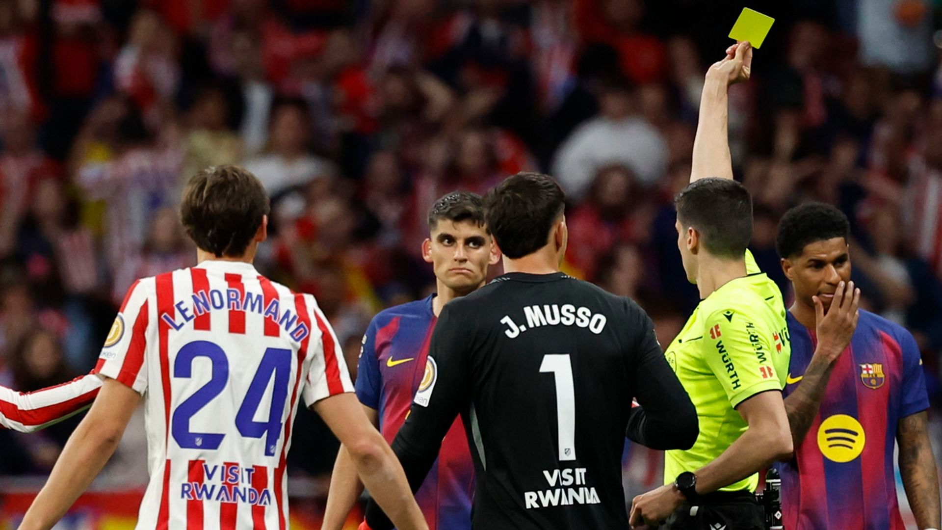 Busquets Ferrer enseña finalmente la amarilla a Gerard Martín