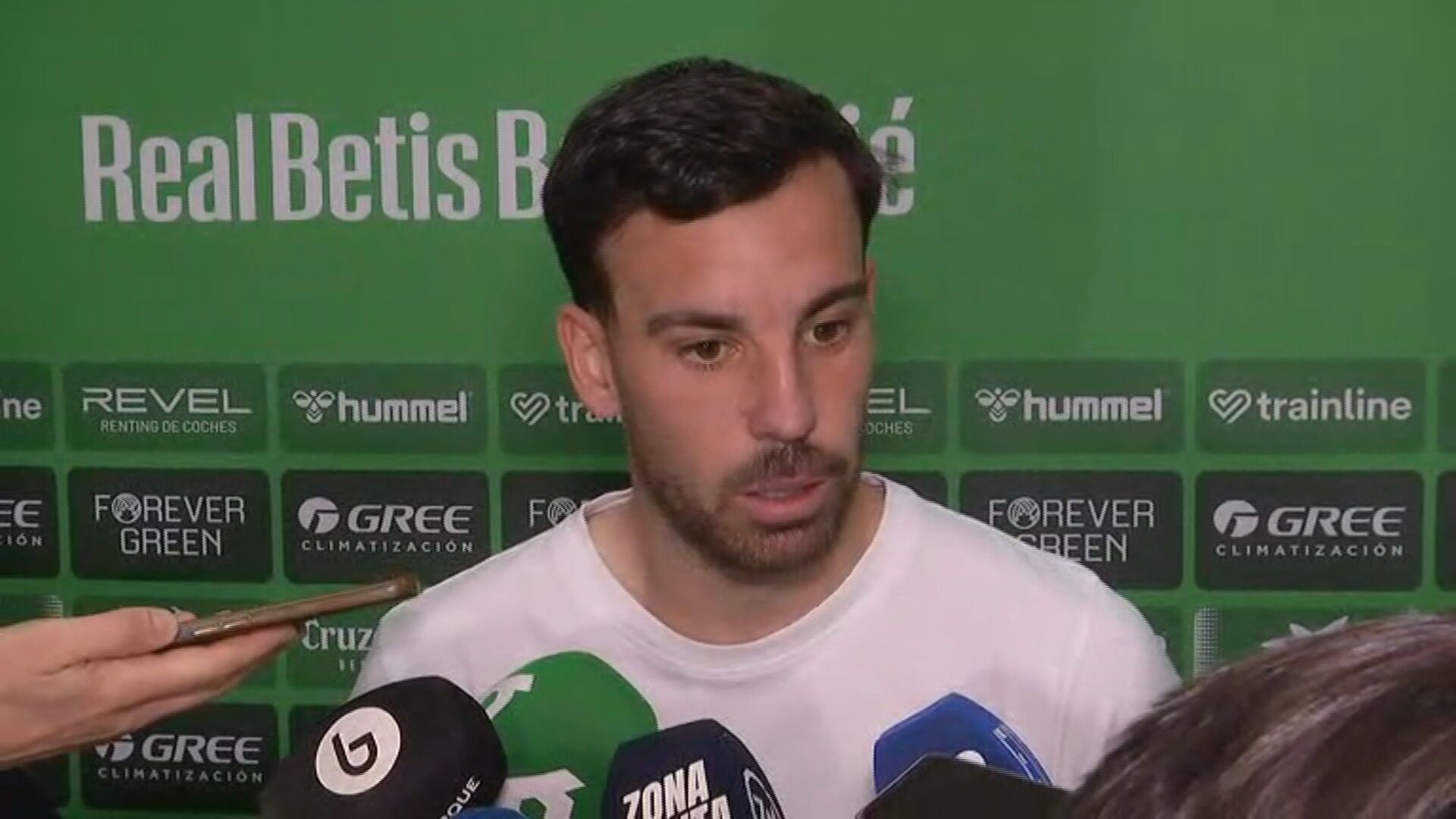 Edu Exposito, en zona mixta tras el Betis-Espanyol Edu Exposito, en zona mixta tras el Betis-Espanyol