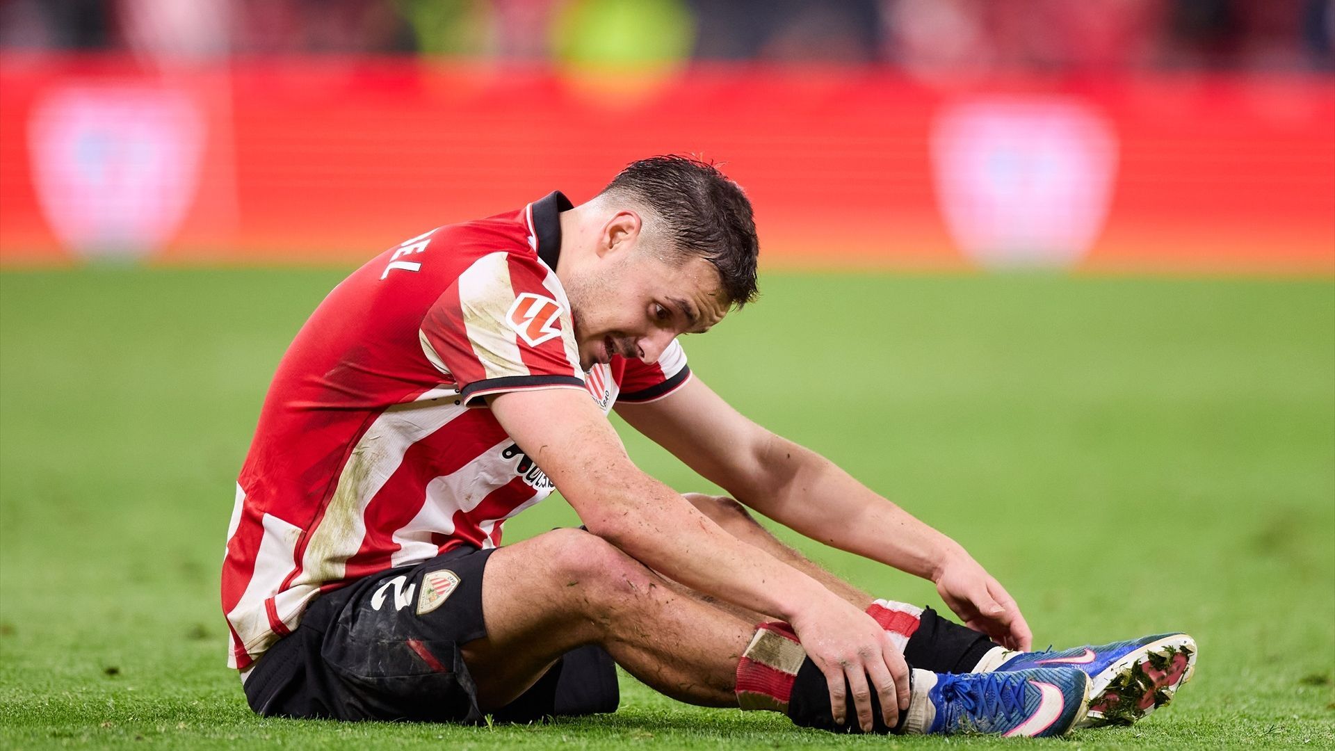 El cansancio del lateral Andoni Gorosabel en un partido