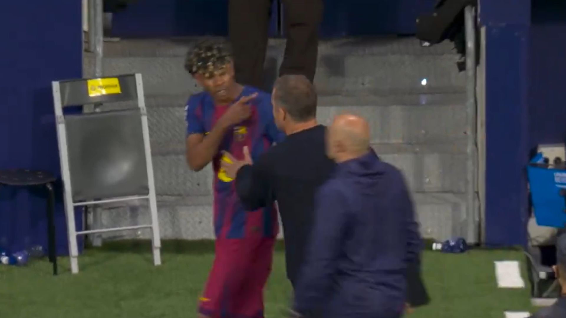 El enfado de Lamine Yamal con Hansi Flick El enfado de Lamine Yamal con Hansi Flick