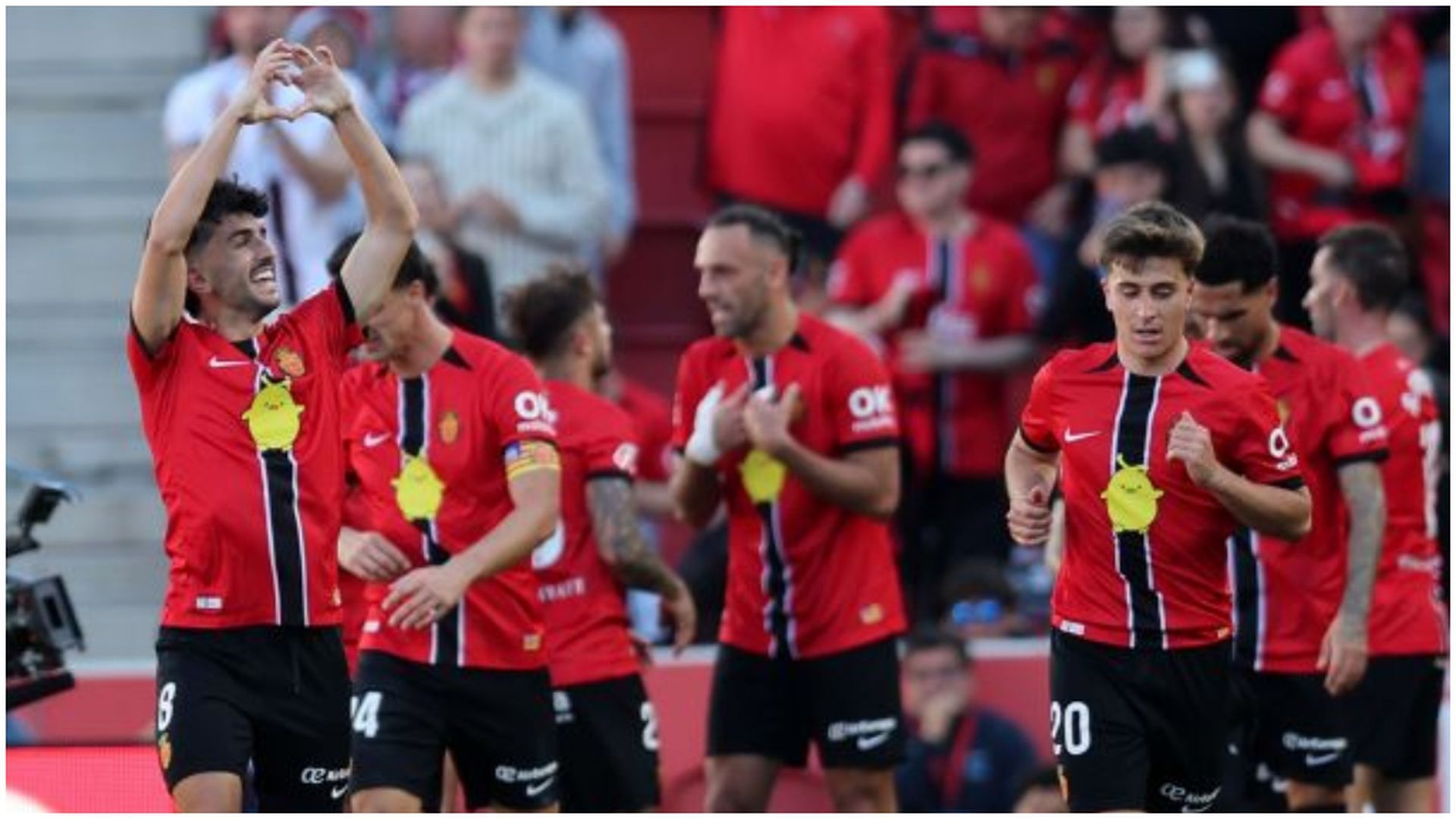 El Mallorca celebra el gol de Morlanes en Son Moix
