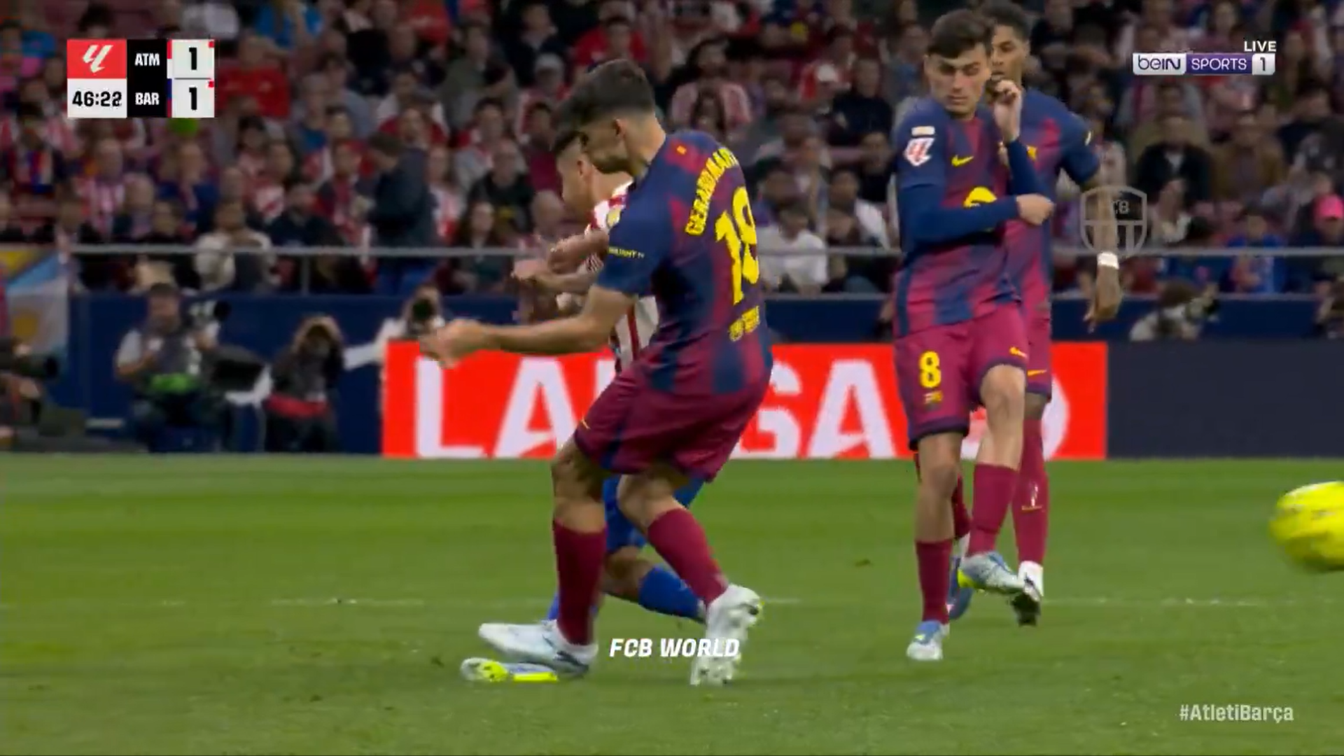 El pisotón de Gerard Martín a Almada en el Barça-Atleti El pisotón de Gerard Martín a Almada en el Barça-Atleti