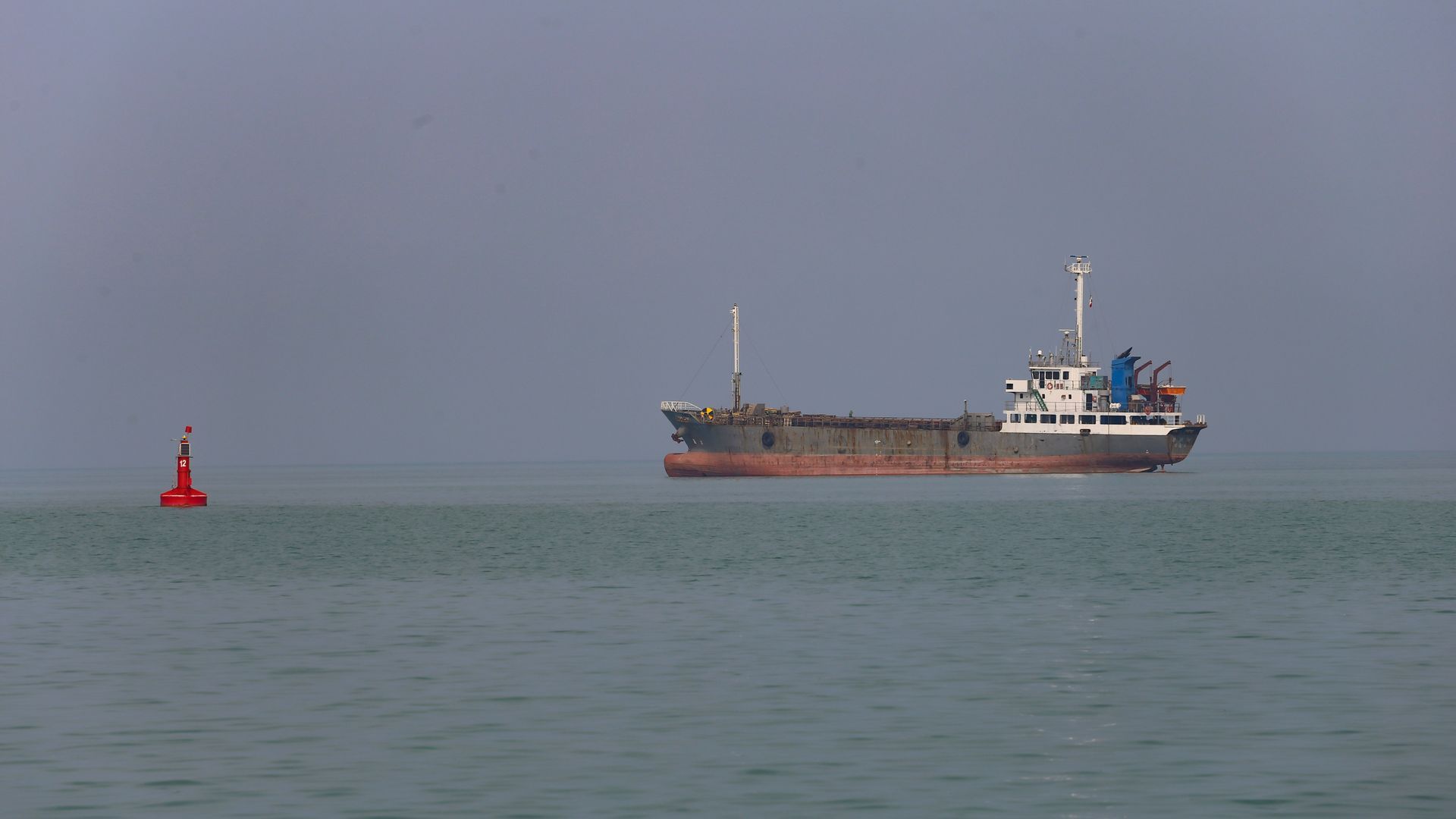 Imagen de archivo de un buque en el estrecho de Ormuz