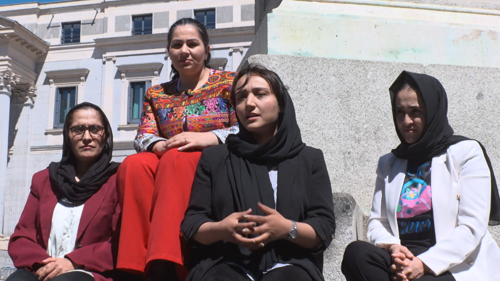 La dura realidad de las mujeres en Afganistán: no pueden trabajar, hablar en público o hacer deporte