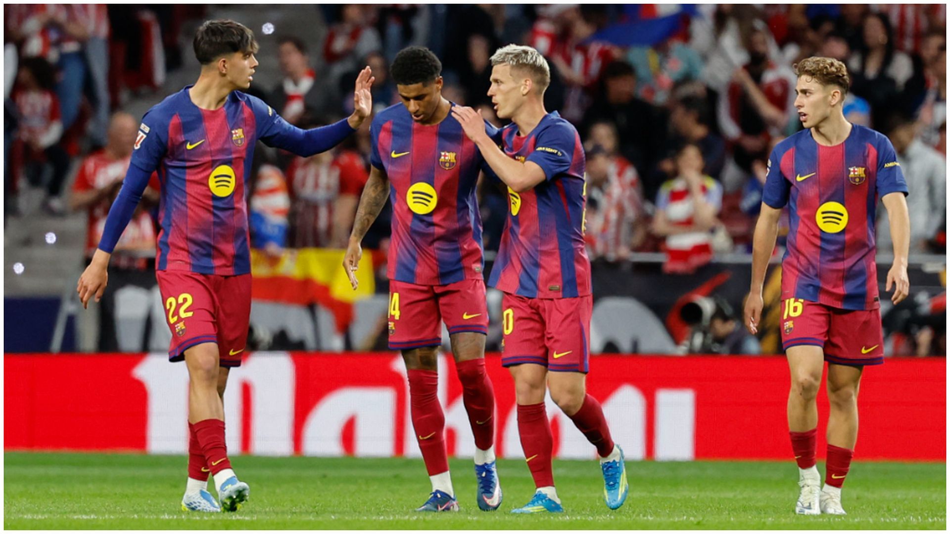 Los jugadores del Barça celebran el gol de Rashford ante el Atleti