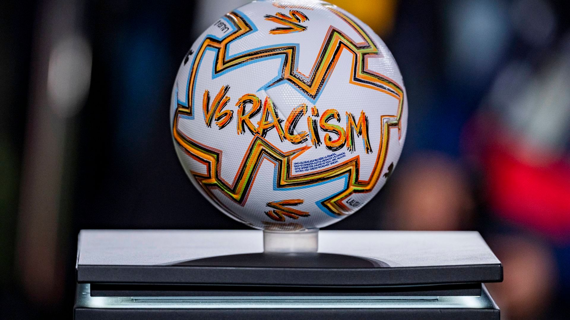 Pelota contra el racismo de LALIGA