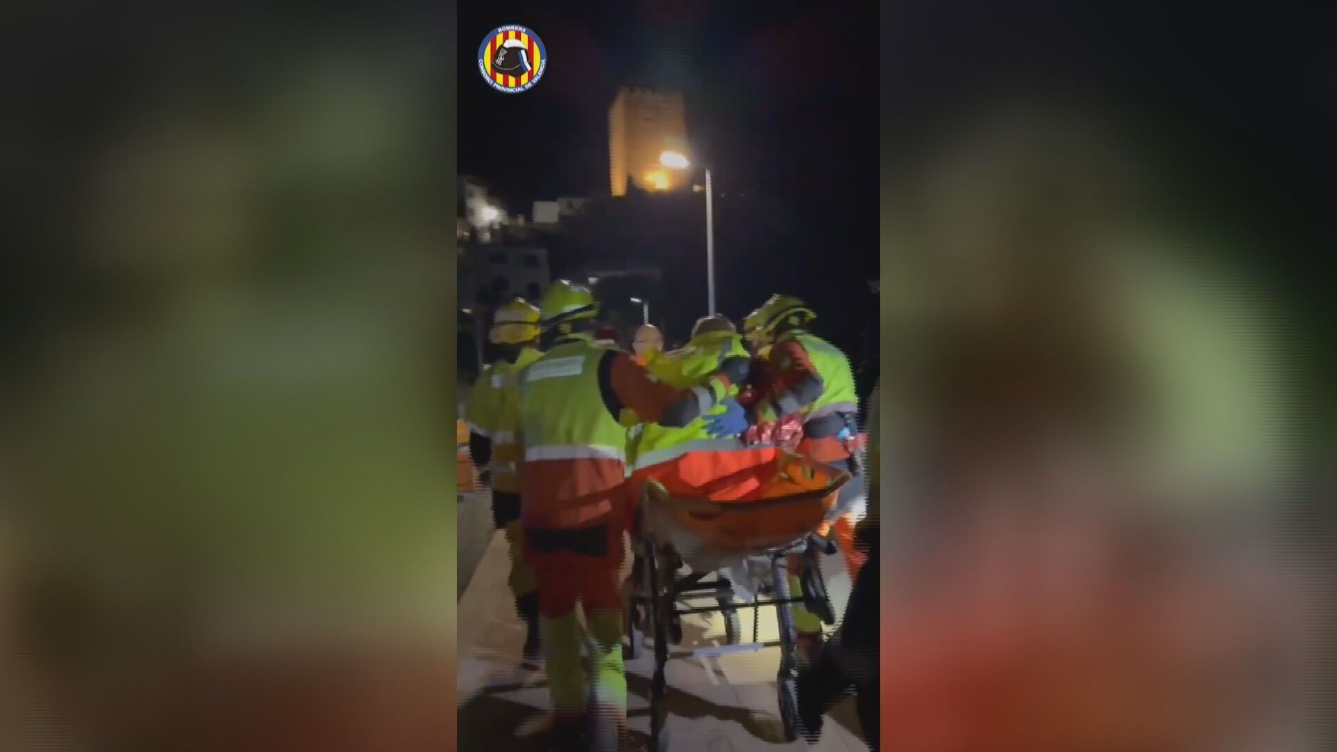 Rescatan a un anciano que se había caído y clavado una hoz en Sot de Chera, Valencia Rescatan a un anciano que se había caído y clavado una hoz en Sot de Chera, Valencia
