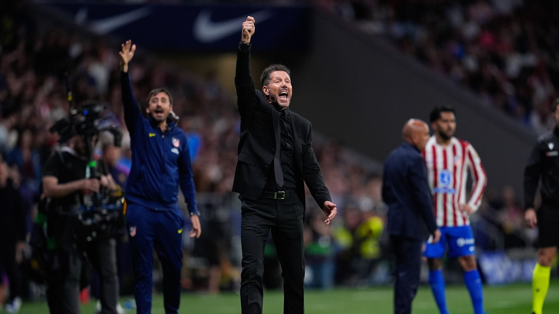 Simeone protesta en el Atlético de Madrid-Barça Simeone protesta en el Atlético de Madrid-Barça