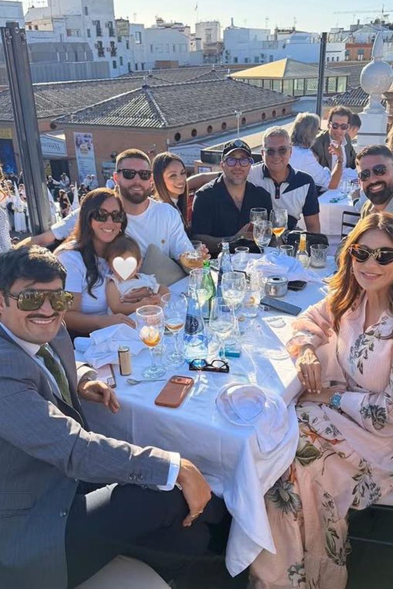 Anabel Pantoja con amigos y familia / Instagram