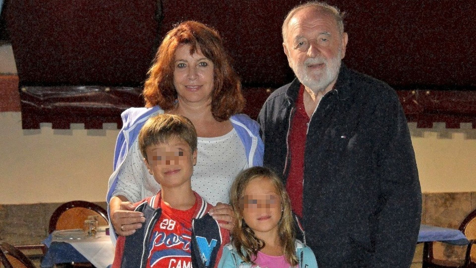 Diego Carcedo y Cristina García Ramos con sus dos nietos Diego Carcedo y Cristina García Ramos con sus dos nietos