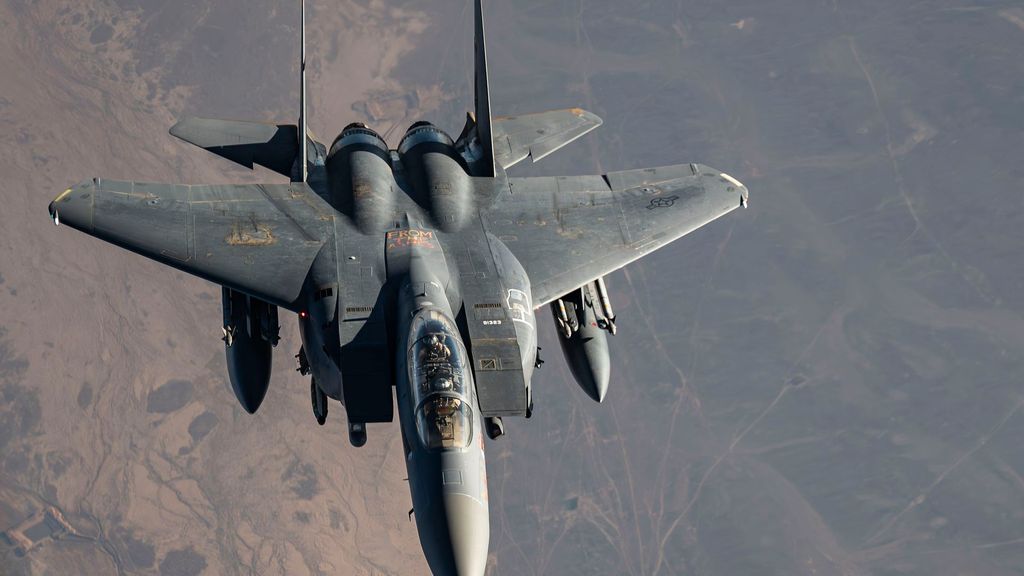 EEUU confirma que ha rescatado al piloto del caza derribado desaparecido en Irán mientras Teherán lo niega