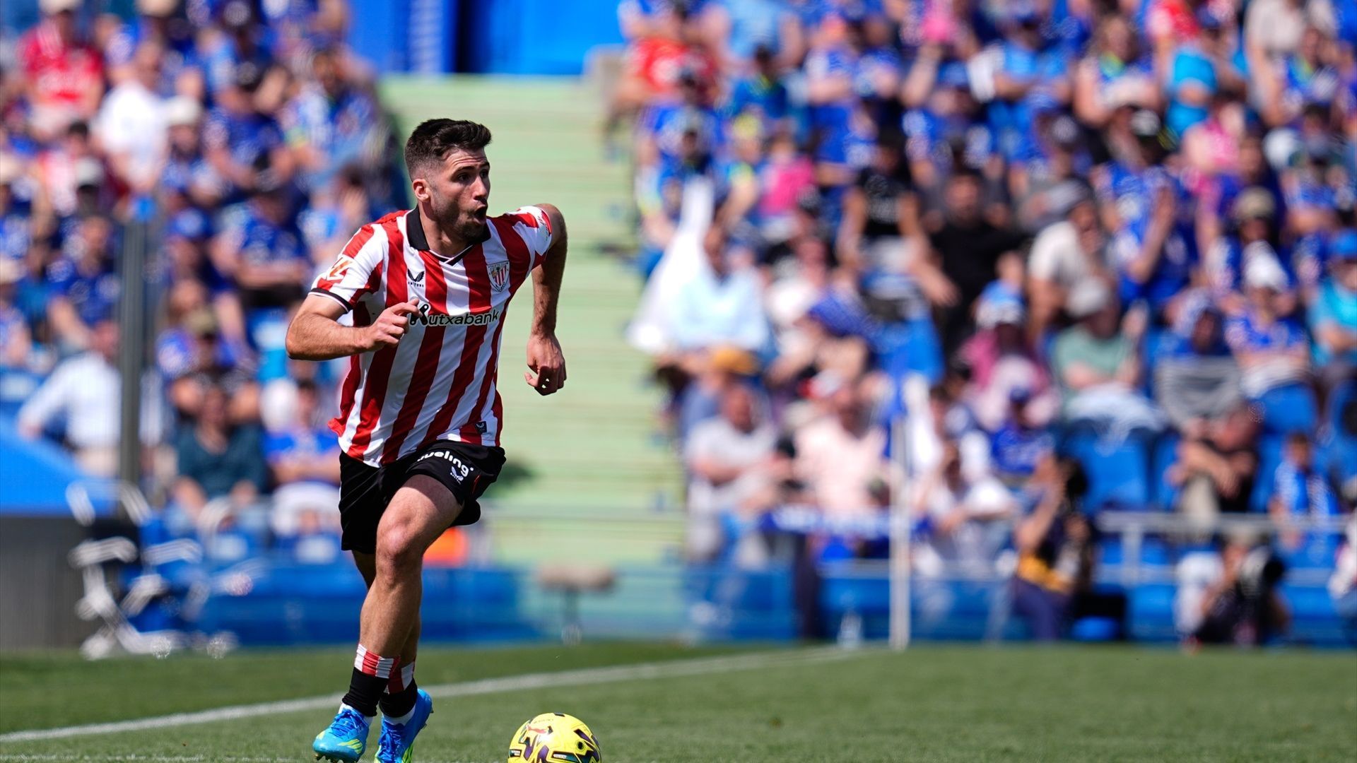 El lateral Jesús Areso en acción ante el Getafe en el Coliseum