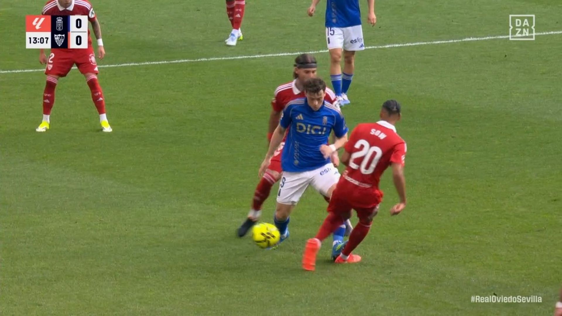 El pisotón de Fede Viñas a Sow en Oviedo