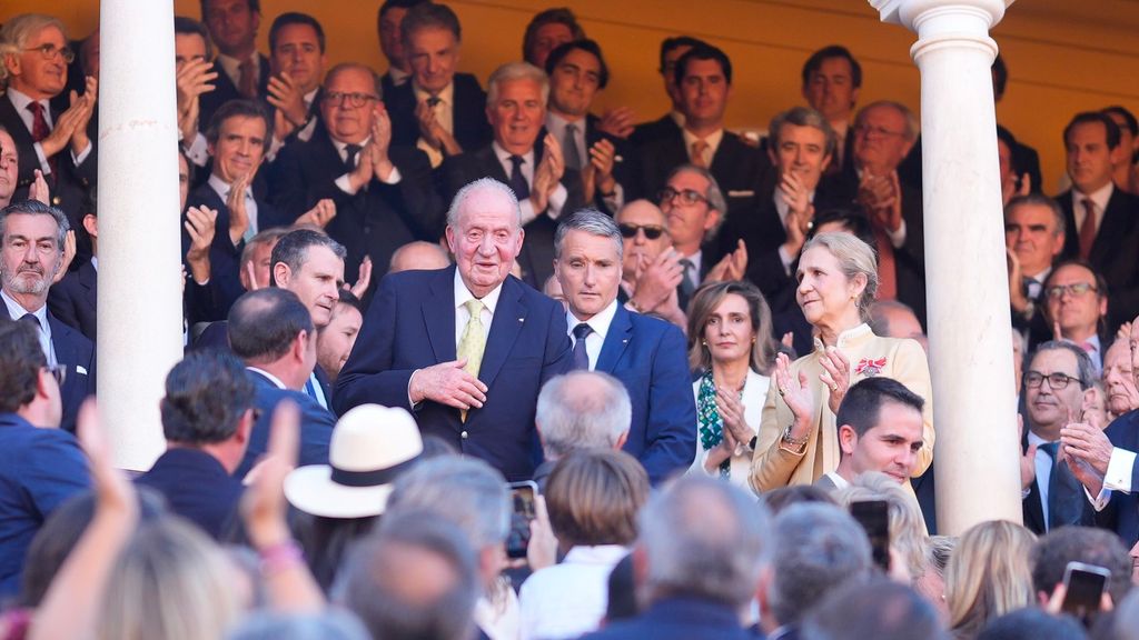 Así ha sido la ovación al rey emérito en la Plaza de la Maestranza de Sevilla